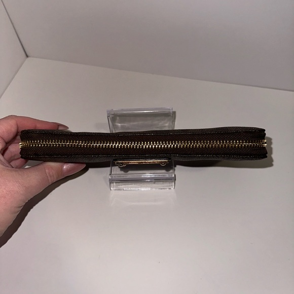 Michael Kors EUC Brown Signature Grained Coated Canvas and Leather Wallet - Picture 4 of 17